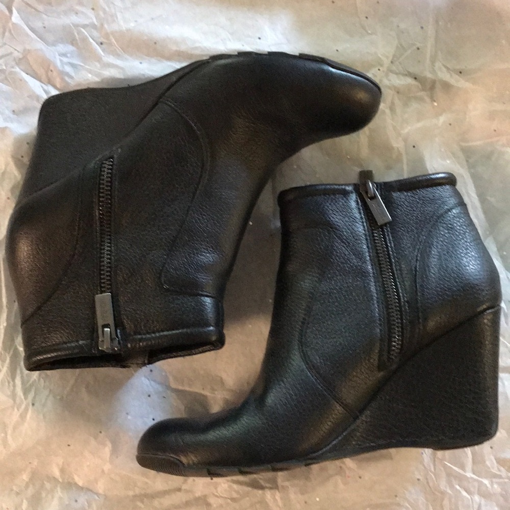 Kenneth Cole Reaction wedges